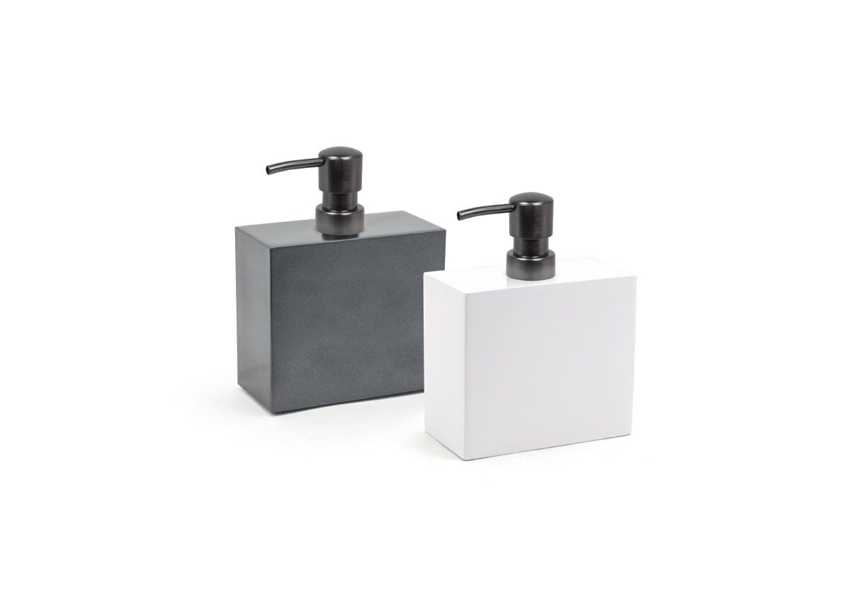 28 oz New York Pump - with Matte Black Top